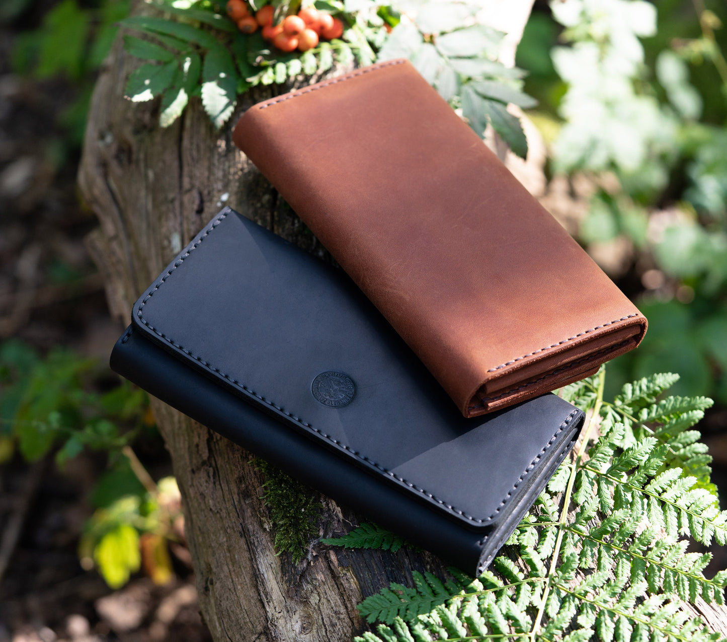 Handmade Leather Wallet with Zip Coin Pouch and Card Slots - Classic Elegance
