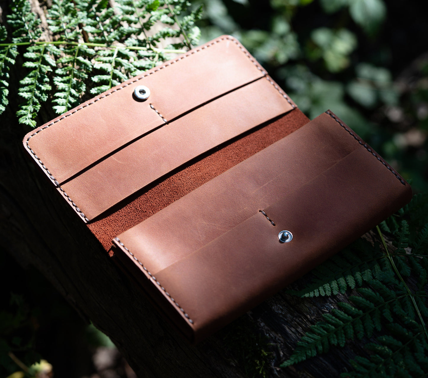 Handmade Leather Wallet with Zip Coin Pouch and Card Slots - Classic Elegance