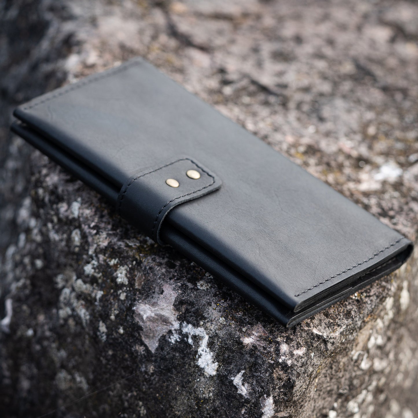 Handmade Leather Wallet with Zip Coin Pouch and Card Slots - Classic Elegance