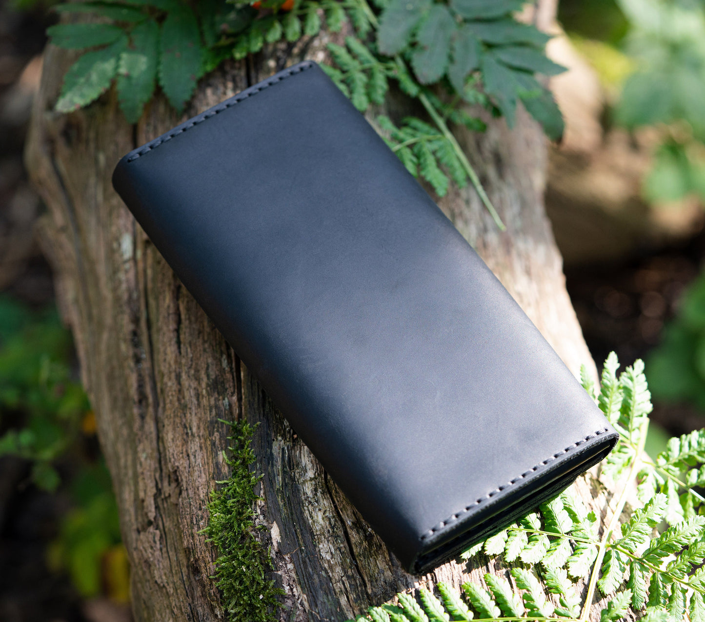 Handmade Leather Wallet with Zip Coin Pouch and Card Slots - Classic Elegance