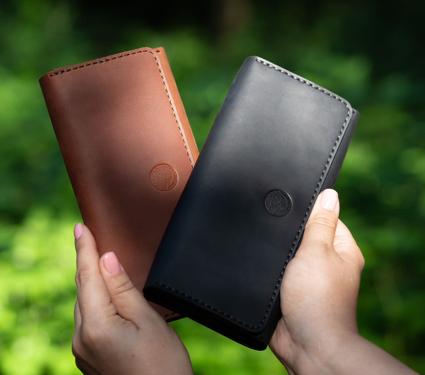 Handmade Leather Wallet with Zip Coin Pouch and Card Slots - Classic Elegance