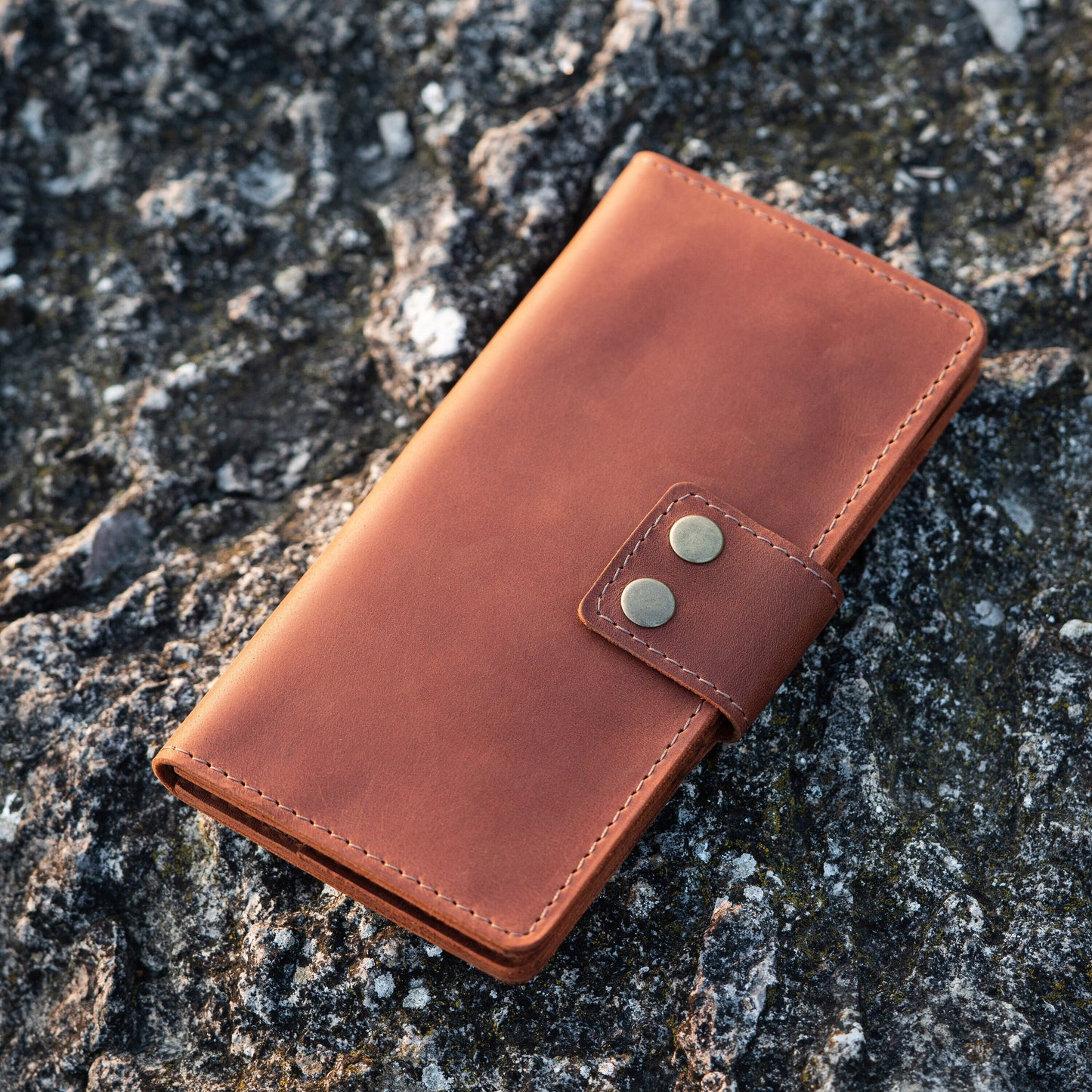 Handmade Leather Wallet with Zip Coin Pouch and Card Slots - Classic Elegance