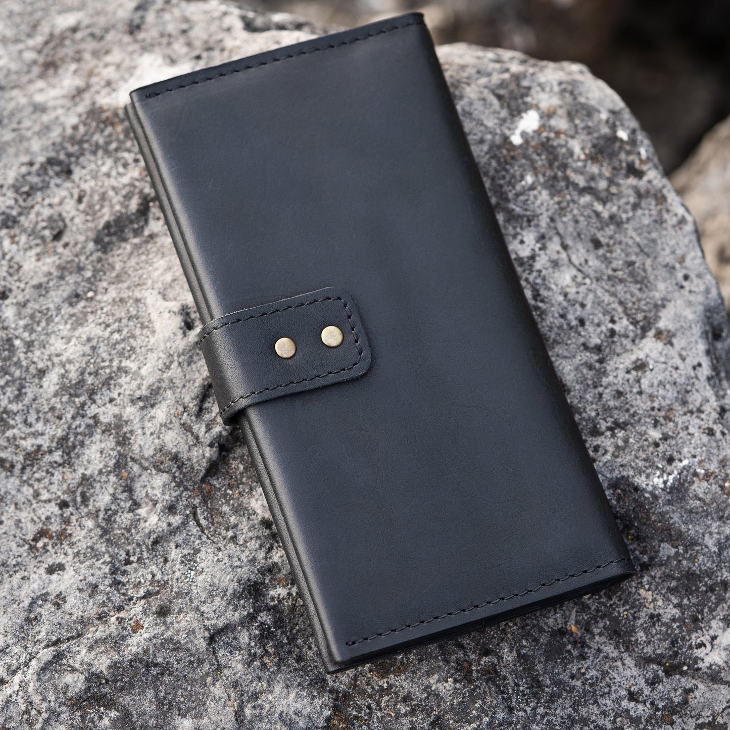 Handmade Leather Wallet with Zip Coin Pouch and Card Slots - Classic Elegance