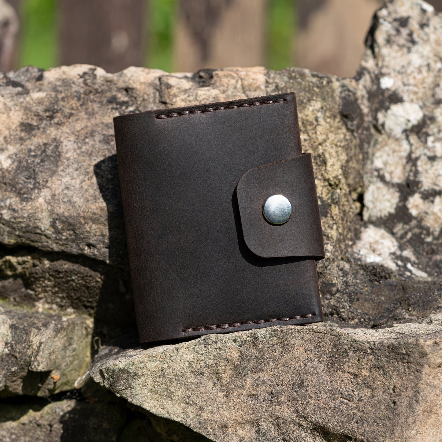 Minimalist Leather Wallet with Coin Pouch - Hand-Stitched, Card & Cash Compartments - Compact Design