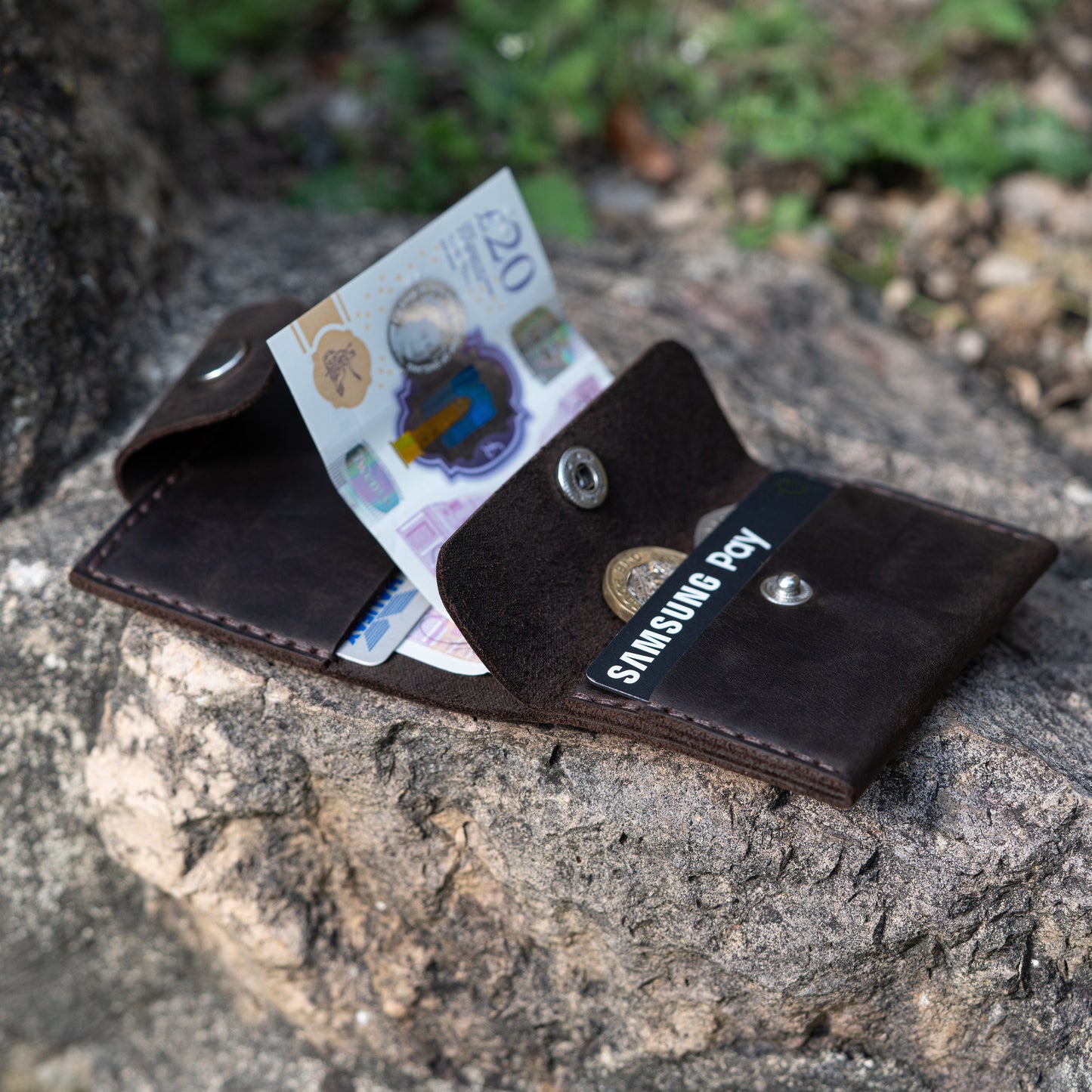 Minimalist Leather Wallet with Coin Pouch - Hand-Stitched, Card & Cash Compartments - Compact Design