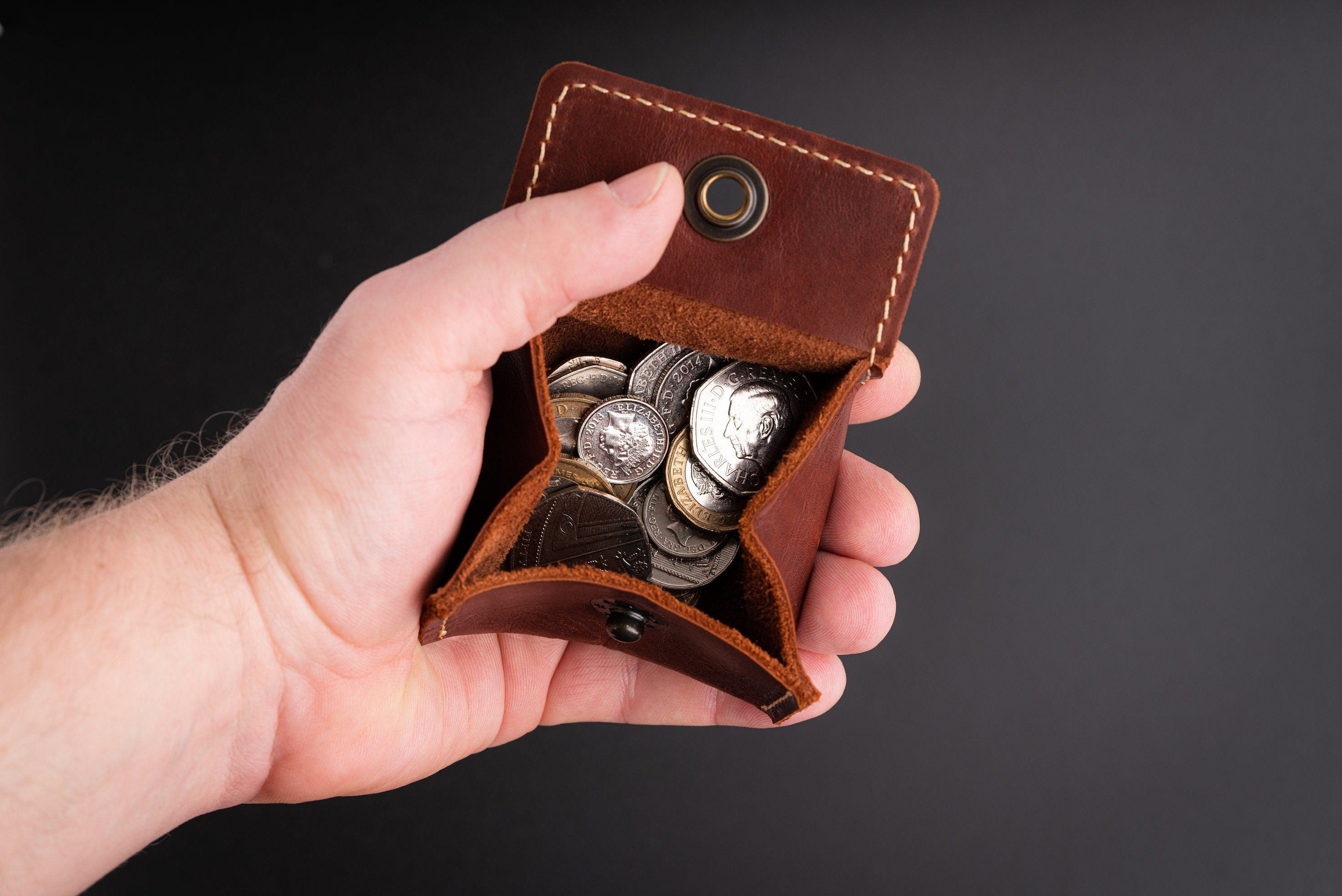 Wallet that outlet holds coins