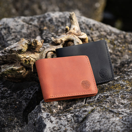 Leather Minimalist Bifold Wallet - Classic Slim Style - Handcrafted